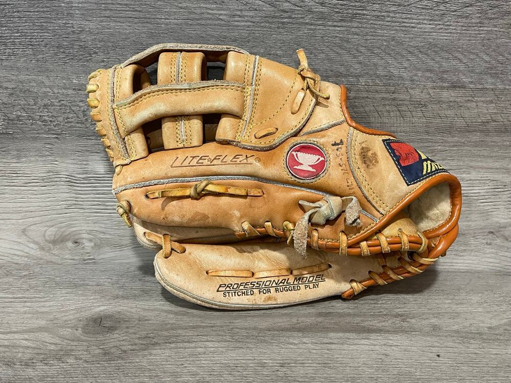 Vintage Mizuno Goose Gossage MT2070 Baseball Glove The Goose LHT Left Throw